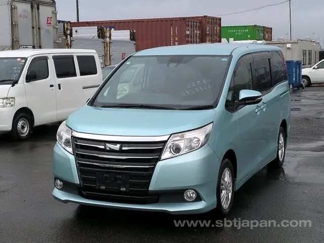 Toyota Noah 2017 photo 2