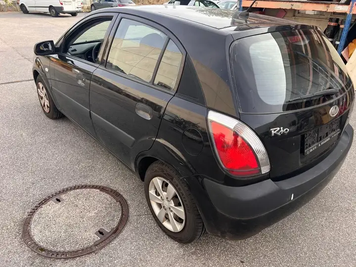 Kia Rio 2009 photo 3