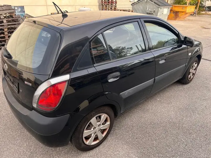 Kia Rio 2009 photo 2