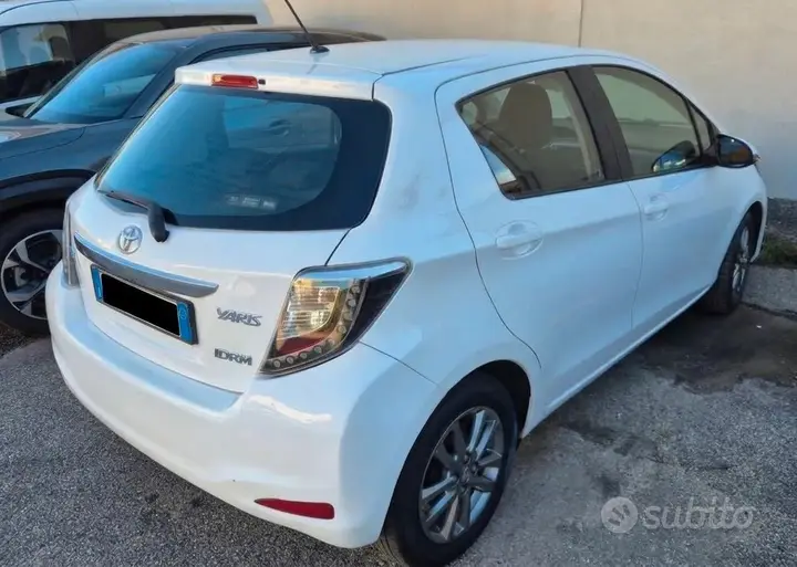 Toyota Yaris 2014 photo 4