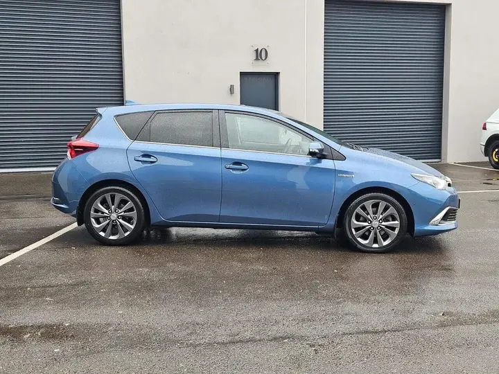 Toyota Auris 2017 photo 2
