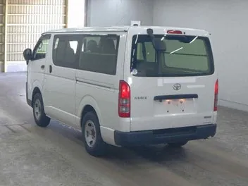 Toyota Hiace 2022 photo 3