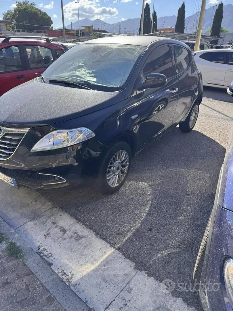Lancia Ypsilon
