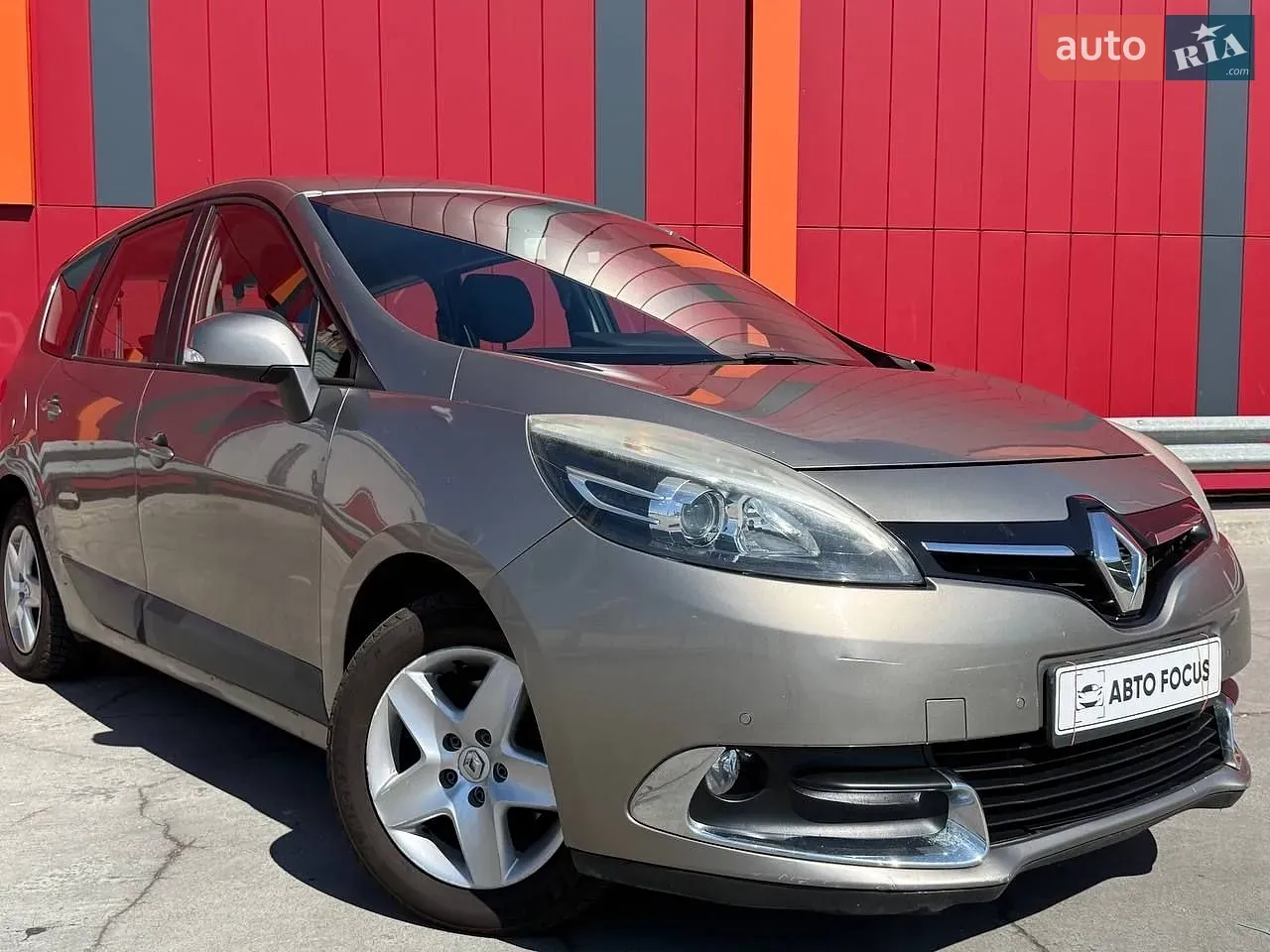 Renault Grand Scenic 2012 photo 2
