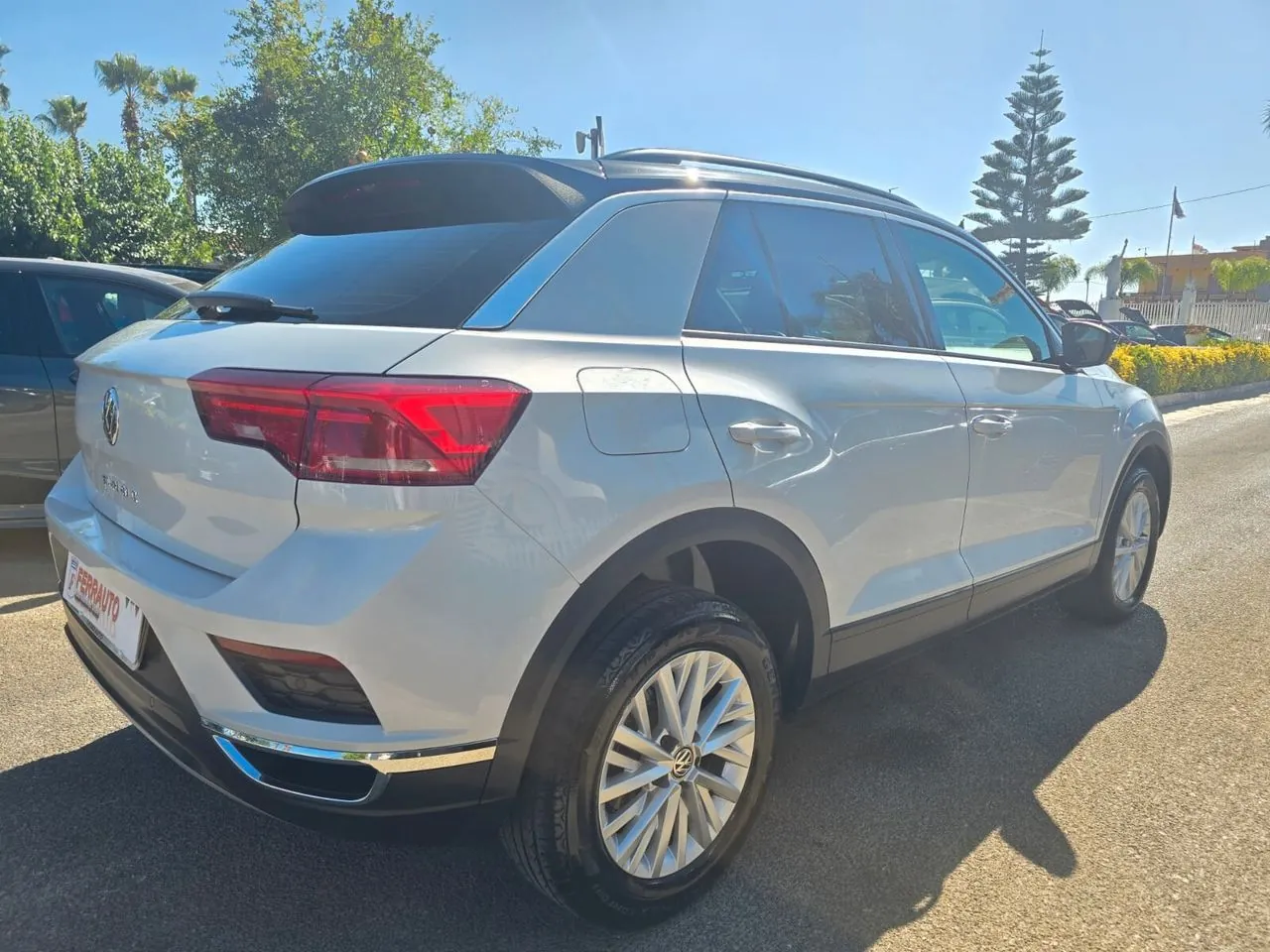 Volkswagen T-Roc 2019 photo 2