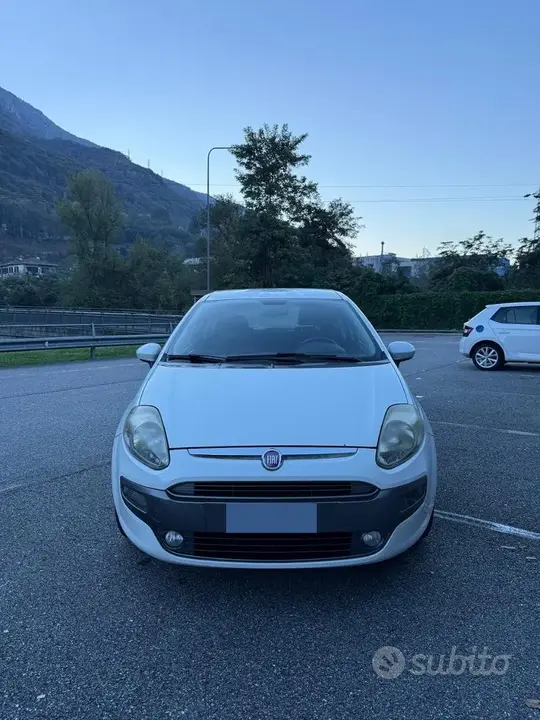 Fiat Punto Evo 2011 photo 2