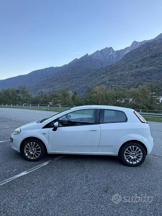 Fiat Punto Evo 2011 photo 4
