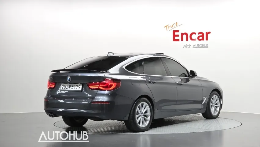 BMW 3 Series 2020 photo 2