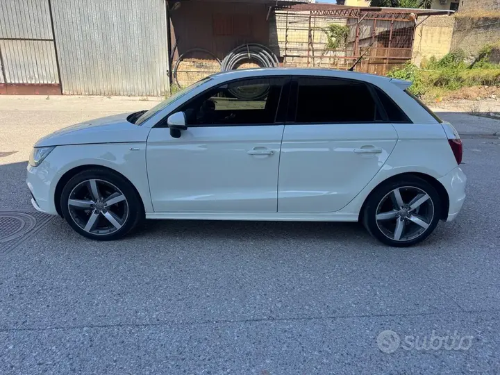 Audi A1 2012 photo 2
