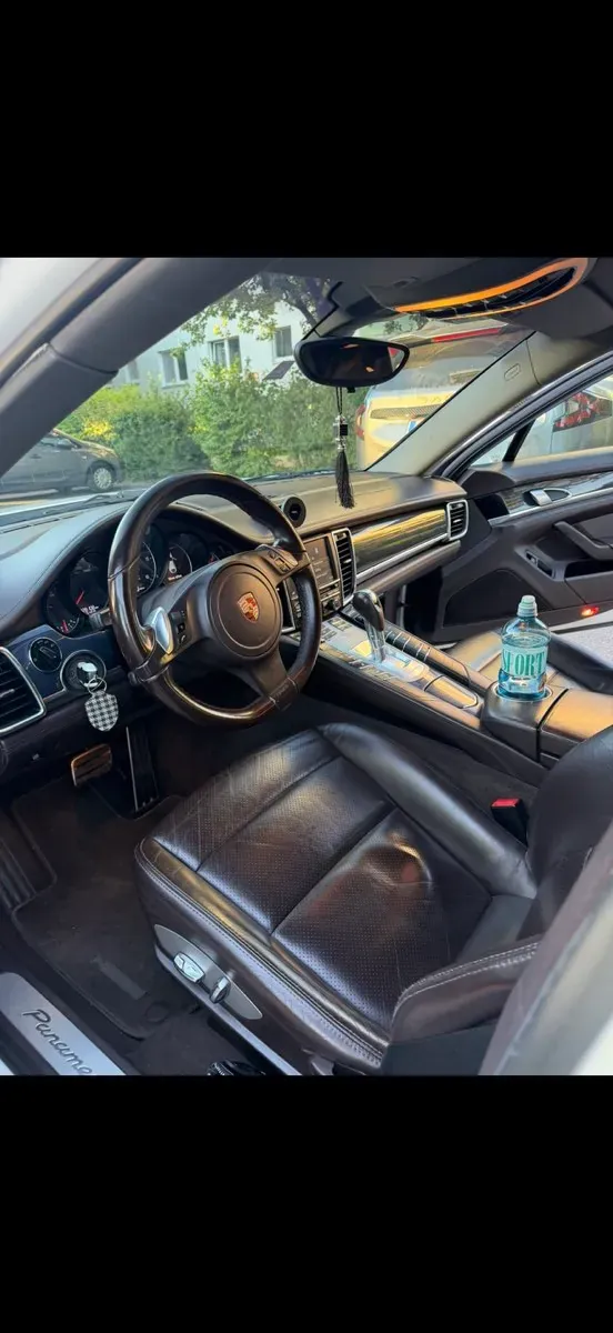 Porsche Panamera 2011 photo 2