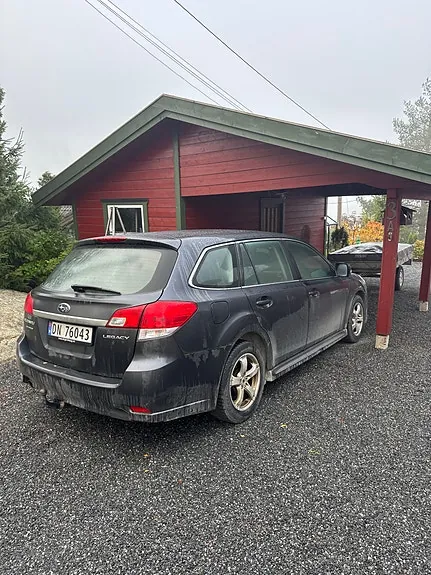 Subaru Legacy 2011 photo 2