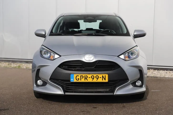 Toyota Yaris 2024 photo 2