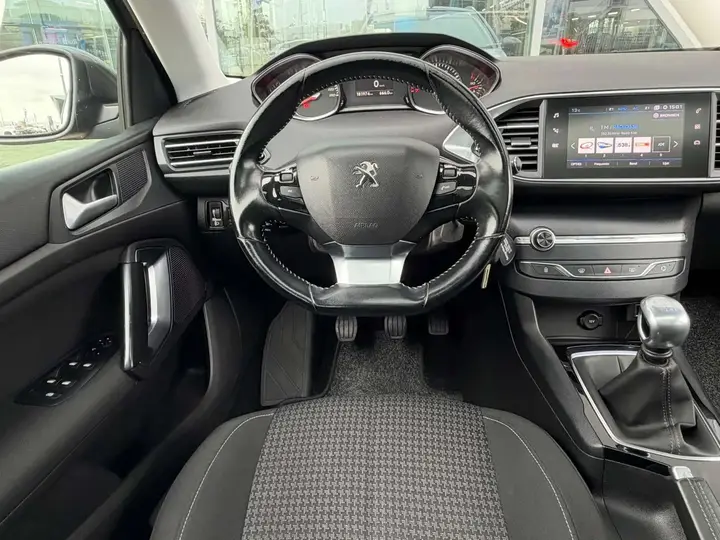 Peugeot 308 2018 photo 5