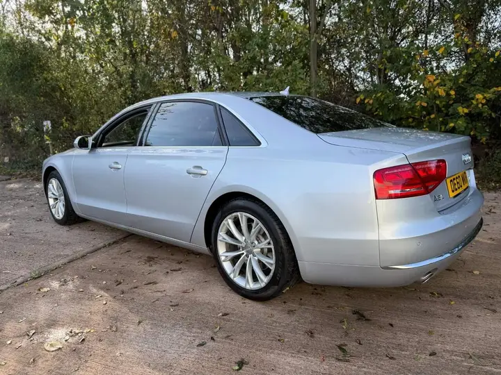 Audi A8 2011 photo 5