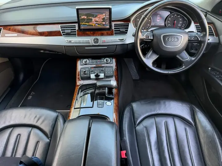 Audi A8 2011 photo 3