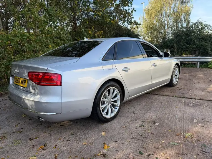 Audi A8 2011 photo 4