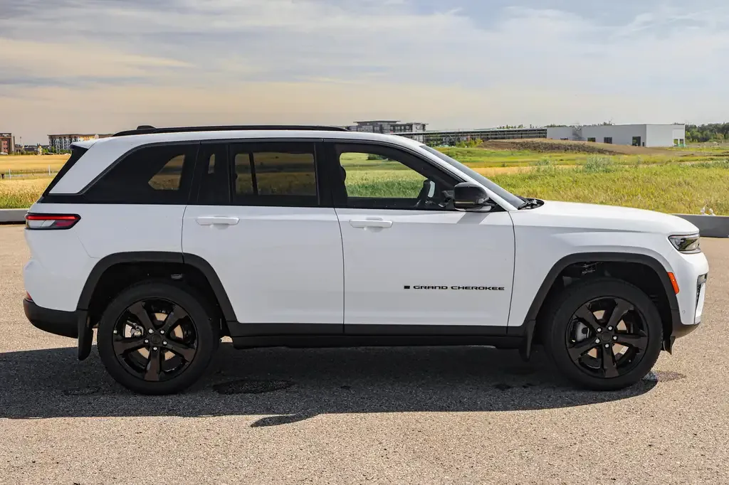 Jeep Grand Cherokee 2026 photo 4