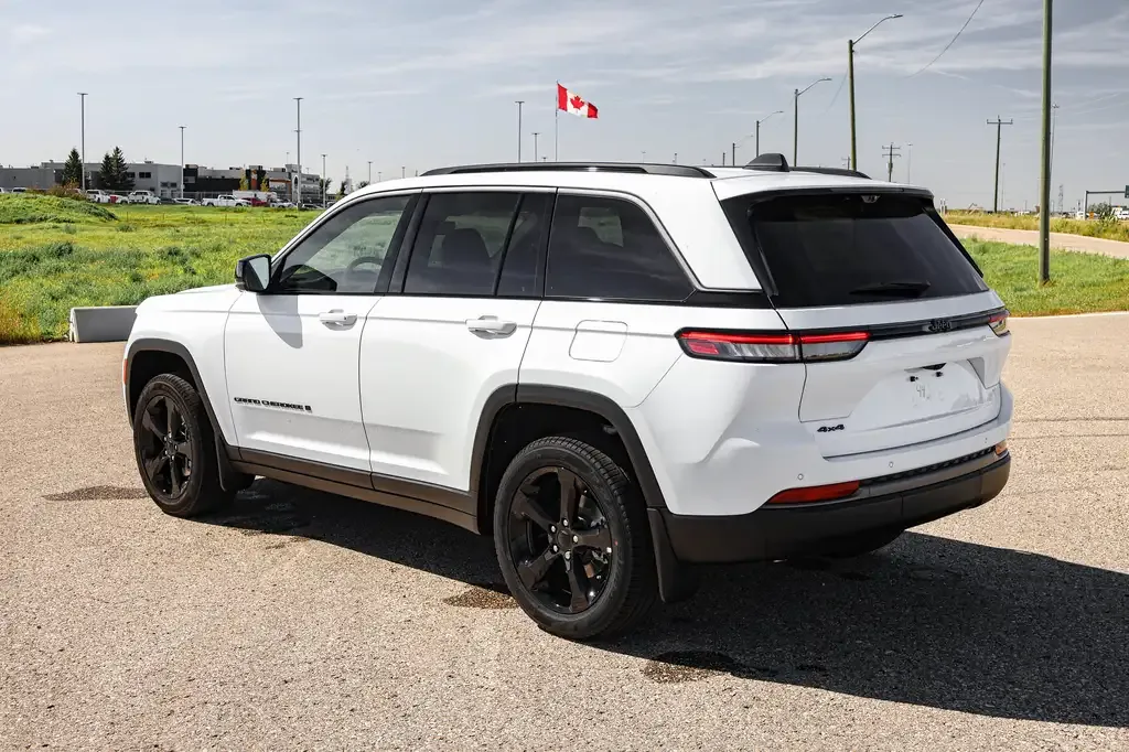 Jeep Grand Cherokee 2026 photo 2
