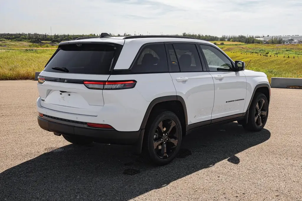 Jeep Grand Cherokee 2026 photo 3