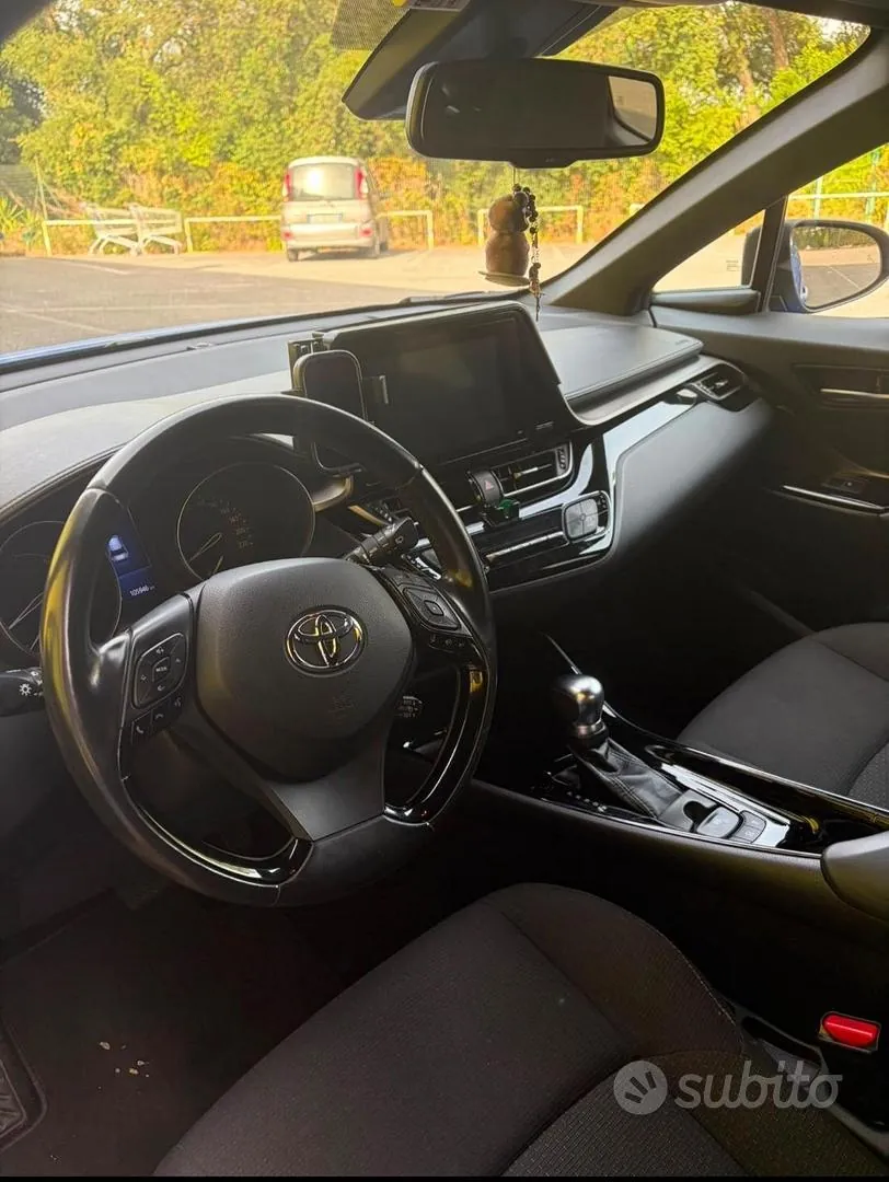 Toyota C-Hr 2018 photo 3