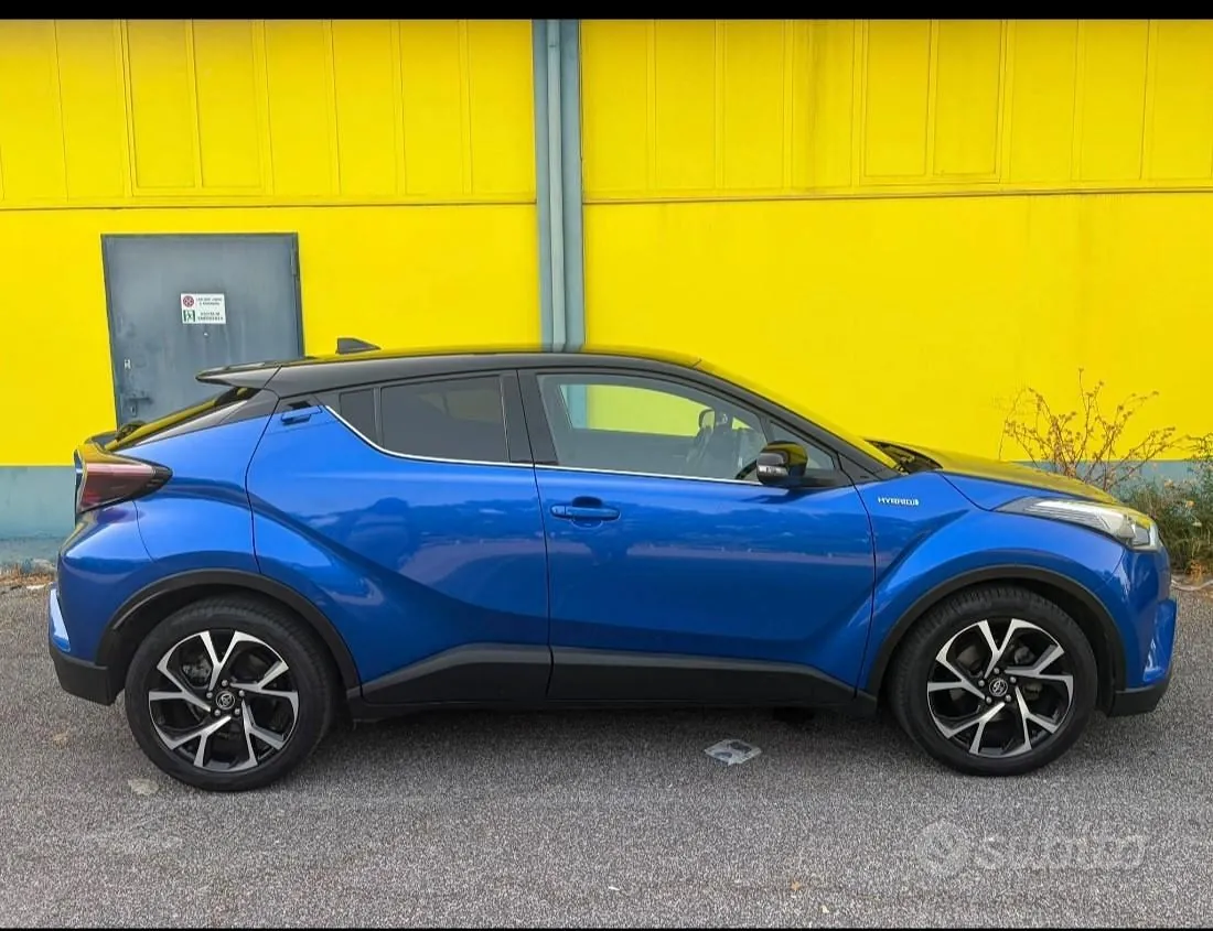 Toyota C-Hr 2018 photo 2