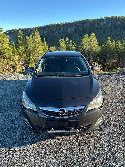 Opel Astra 2011 photo 3