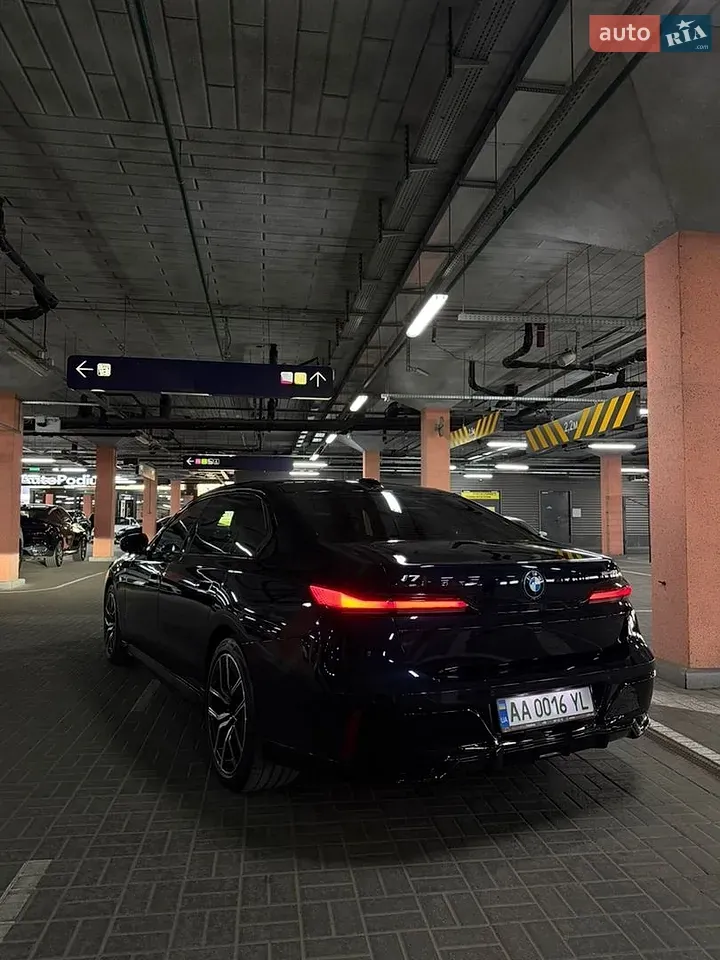 BMW I7 2023 photo 2