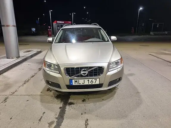 Volvo V70 2010 photo 2