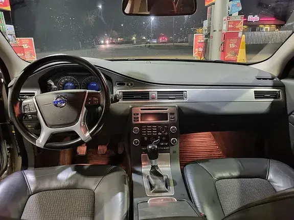 Volvo V70 2010 photo 3