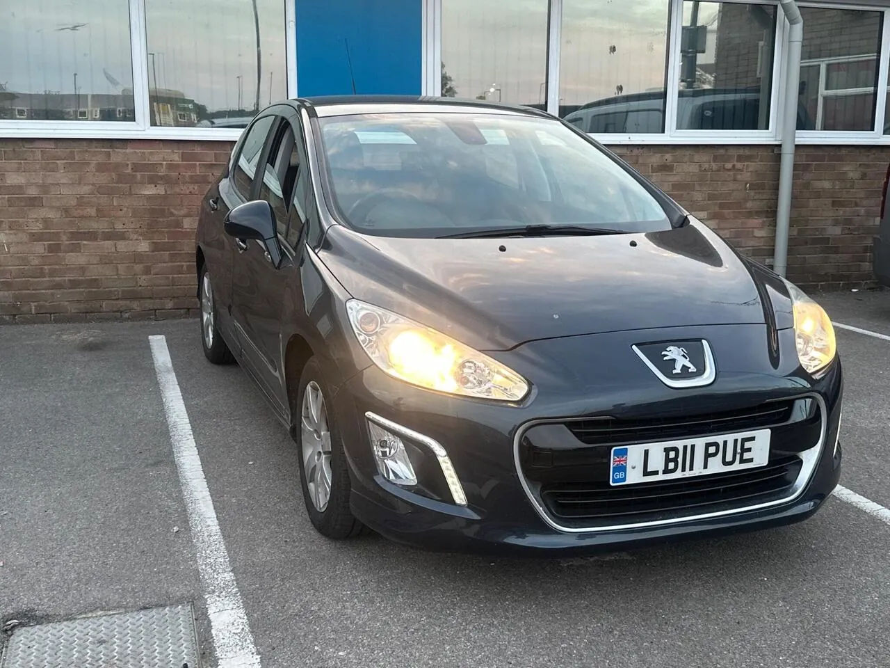 Peugeot 308 2011 photo 2