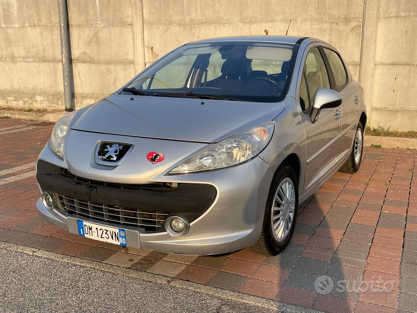 Peugeot 207 2008 photo 2