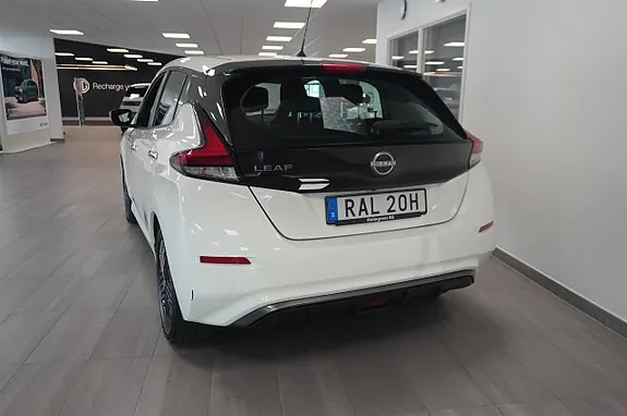 Nissan Leaf 2023 photo 3