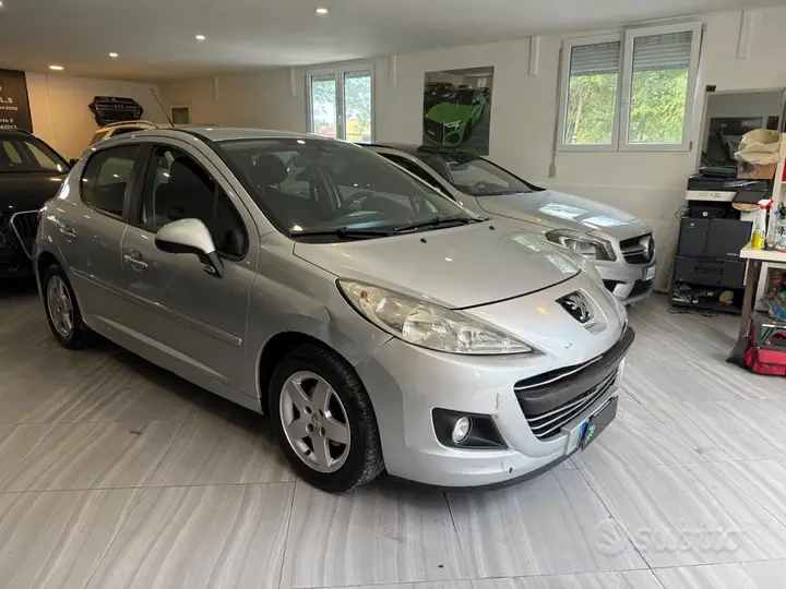 Peugeot 207 2011 photo 4