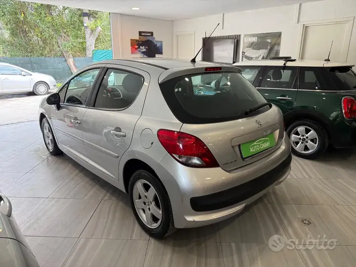 Peugeot 207 2011 photo 2