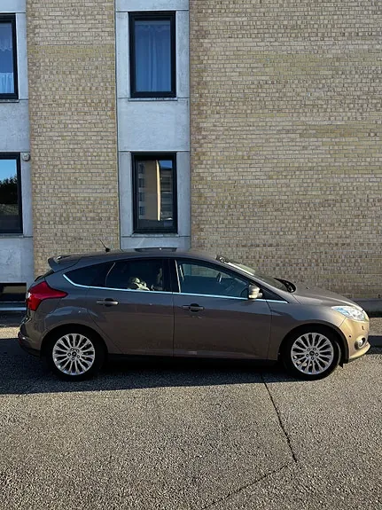 Ford Focus 2011 photo 2