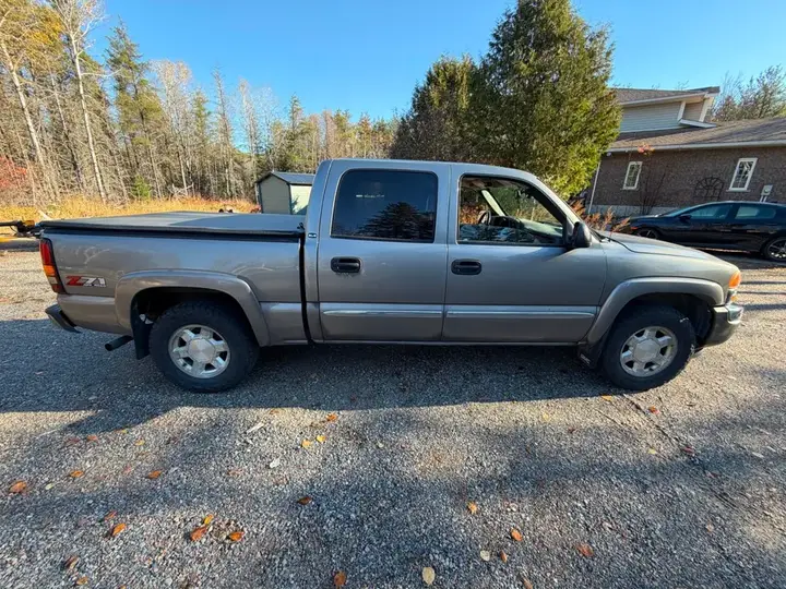 GMC Sierra 2006 photo 2
