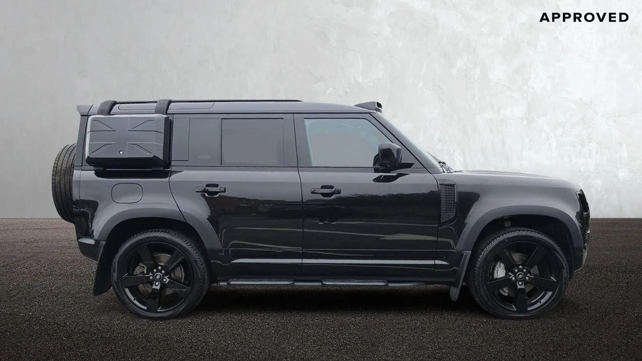 Land Rover Defender 110 2023 photo 5