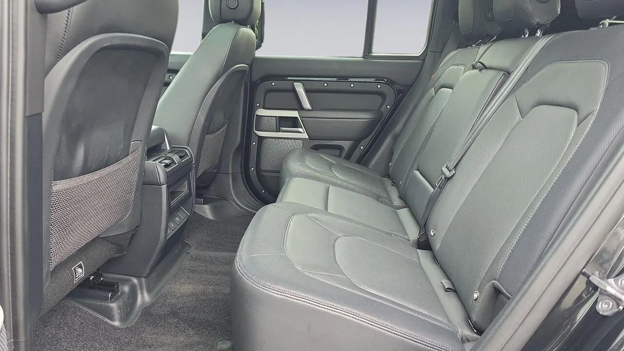 Land Rover Defender 110 2023 photo 4
