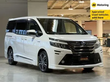 Toyota Voxy 2015 photo 2