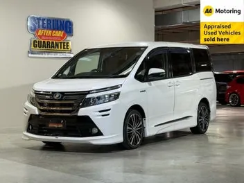 Toyota Voxy 2015 photo 4