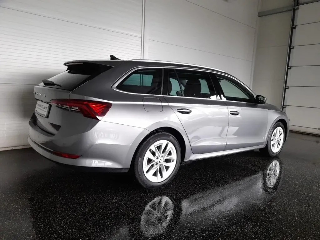 Skoda Octavia 2022 photo 2