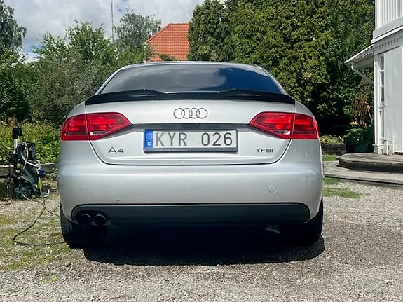 Audi A4 2011 photo 3