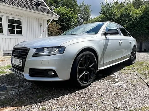 Audi A4 2011 photo 2
