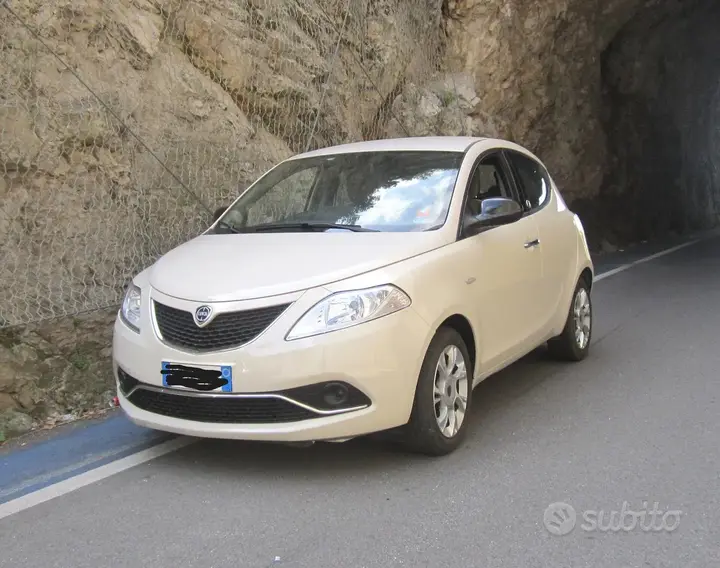 Lancia Ypsilon
