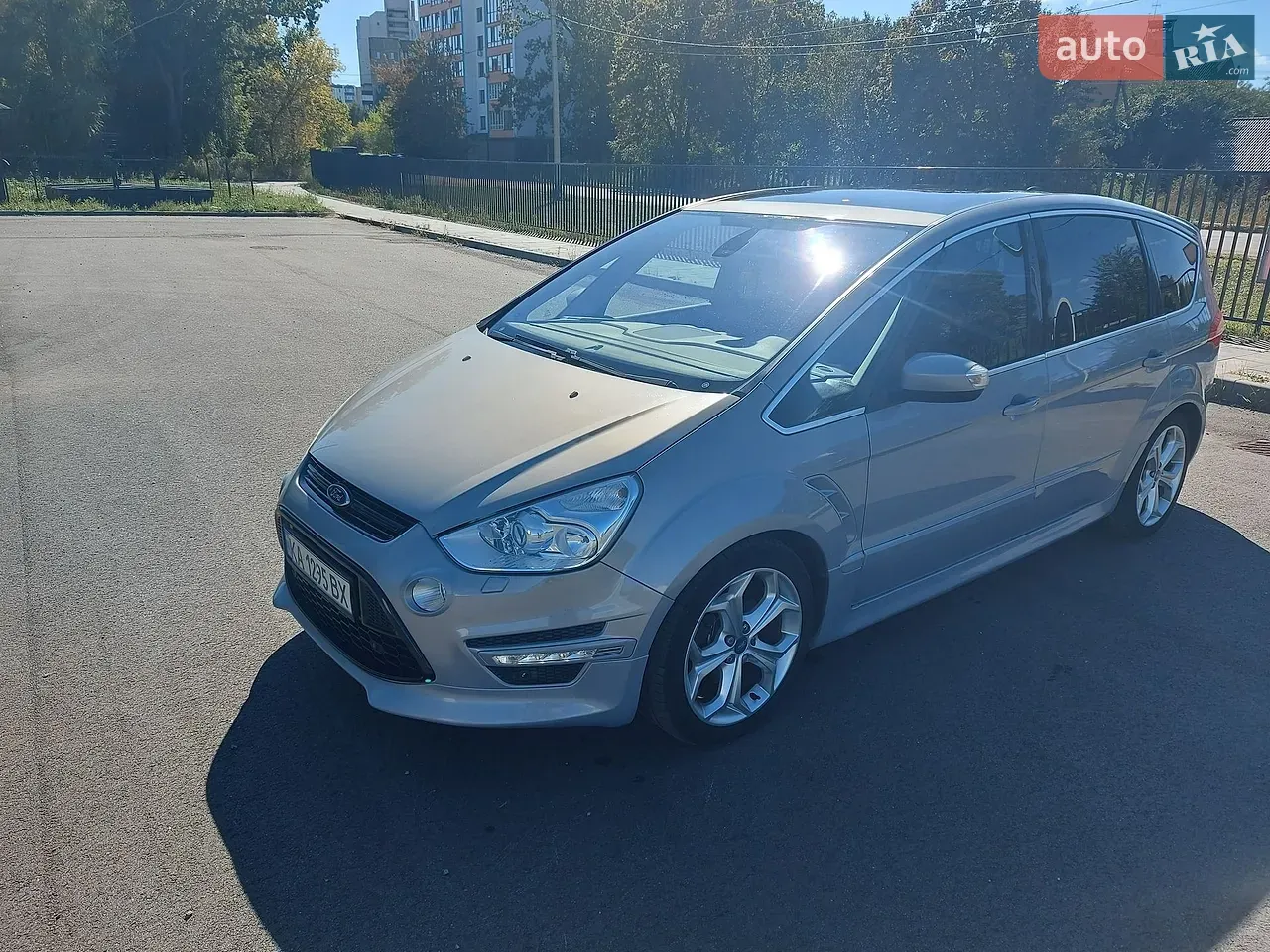 Ford S-Max 2011 photo 2