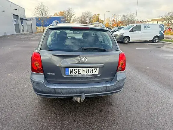 Toyota Avensis 2005 photo 2