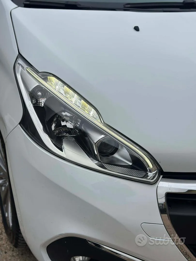 Peugeot 208 2017 photo 4