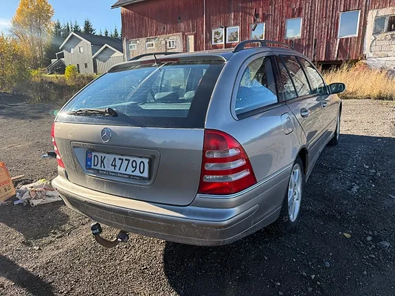 Mercedes-Benz C180 2003 photo 3