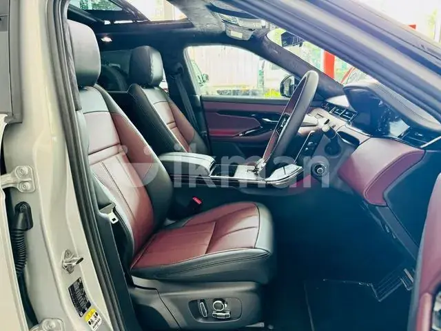 Land Rover Range Rover Evoque 2025 photo 4