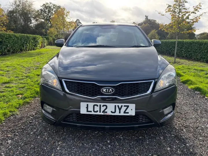 Kia Ceed 2012 photo 2